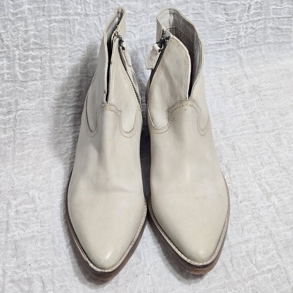 Vintage Foundry Ankle Boots Size 8.5 Beige Real Leather Pointed Toe Zip Side - Picture 3 of 16